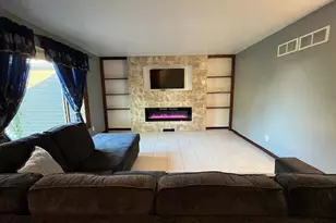 2260 Cobblestone Ln, Beloit, WI 53511 - Photo 2