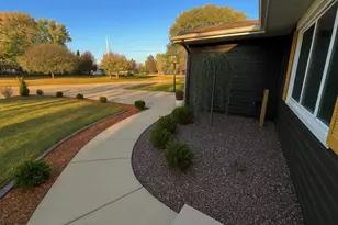 2260 Cobblestone Ln, Beloit, WI 53511 - Photo 4