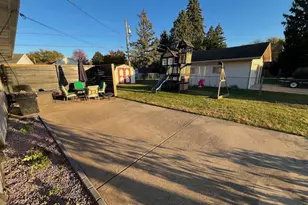 2260 Cobblestone Ln, Beloit, WI 53511 - Photo 6