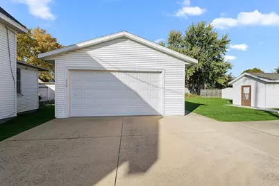 216 E Division Street, Watertown, WI 53098 - Photo 10