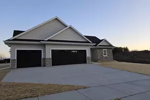 4401 Scottys Dr, Janesville, WI 53546 - Photo 2