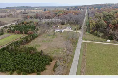 N9307 Old Highway 22 Road, Pardeeville, WI 53954 - Photo 10