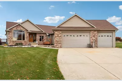 6784 Tartan Trail, Sun Prairie, WI 53590 - Photo 4