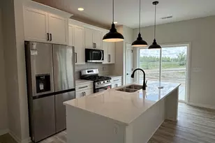 3164 S Bartells Dr Dr, Beloit, WI 53511 - Photo 4