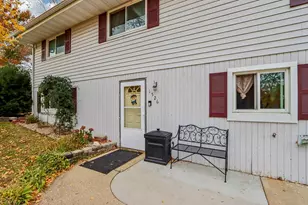 1526 Manor Dr, Janesville, WI 53548 - Photo 4