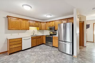 2339 Effingham Way, Sun Prairie, WI 53590 - Photo 10