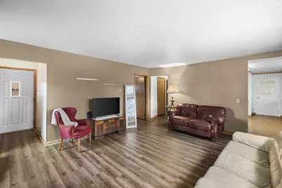 210 Pleasant Drive, Waunakee, WI 53597 - Photo 4