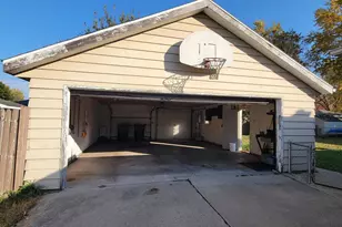 2205 S Palm St, Janesville, WI 53546 - Photo 2