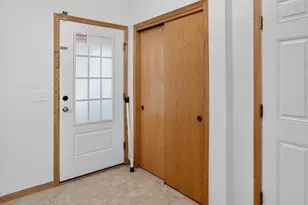 1077 Gas Light Dr, Sun Prairie, WI 53590 - Photo 4