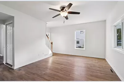 323 Center Avenue, Janesville, WI 53548 - Photo 6