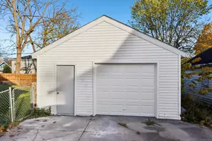 323 Center Ave, Janesville, WI 53548 - Photo 20