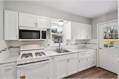 323 Center Avenue, Janesville, WI 53548 - Photo 10