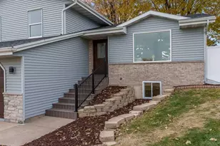 2205 Green Valley Dr, Janesville, WI 53546 - Photo 10