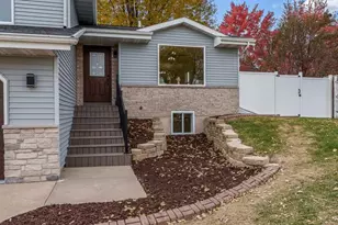 2205 Green Valley Dr, Janesville, WI 53546 - Photo 8