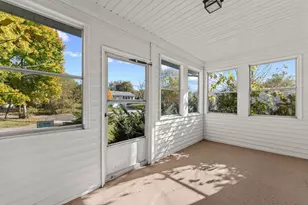 313 Bluffview Ct, Portage, WI 53901 - Photo 6