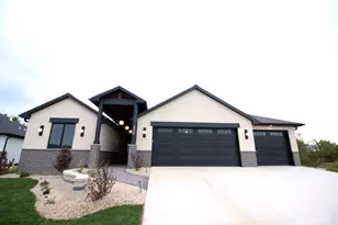 334 Rdg Vw Dr, Milton, WI 53563 - Photo 2