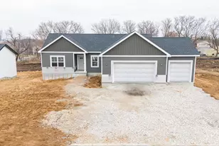 412 Ridge Ct, Orfordville, WI 53576 - Photo 2