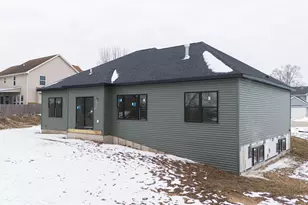 2855 Deer Path Ct, Beloit, WI 53511 - Photo 4