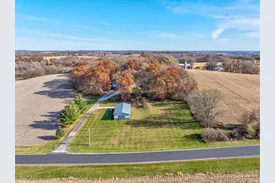 1736 Washington Road, Stoughton, WI 53589 - Photo 4