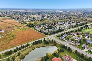 919 Lochmoore Dr, Waunakee, WI 53597 - Photo 54