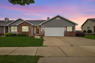 402 Matterhorn Dr, Verona, WI 53593 - Photo 2