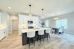 Unit 4 4 Bellflower Dr, DeForest, WI 53532 - Photo 4