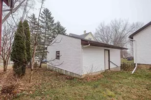225 Washington St, Mineral Point, WI 53565 - Photo 30
