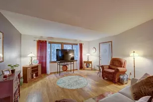 711 Kensington Square, Stoughton, WI 53589 - Photo 8