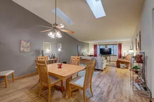 711 Kensington Square, Stoughton, WI 53589 - Photo 4