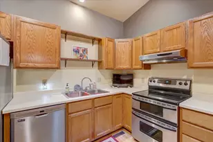 711 Kensington Square, Stoughton, WI 53589 - Photo 14