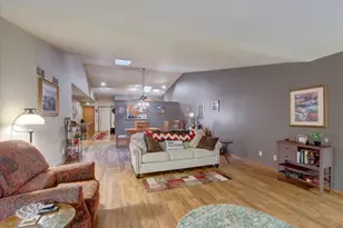 711 Kensington Square, Stoughton, WI 53589 - Photo 10