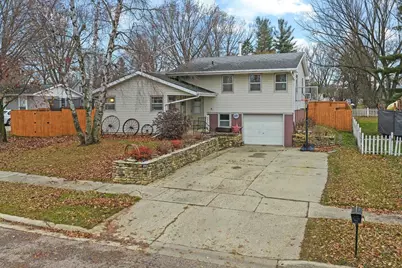 610 Crimson Court, Reedsburg, WI 53959 - Photo 2