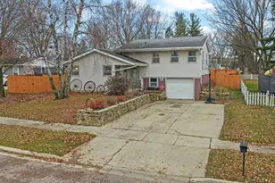 610 Crimson Ct, Reedsburg, WI 53959 - Photo 2