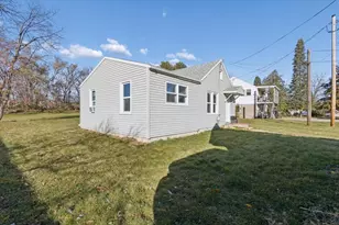 1328 Bittel St, Beloit, WI 53511 - Photo 10