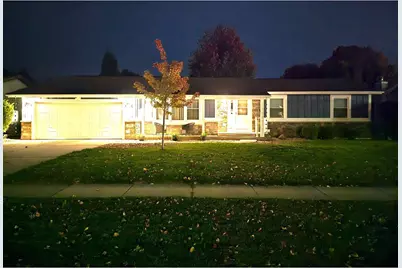 803 Centennial Parkway, Waunakee, WI 53597 - Photo 2