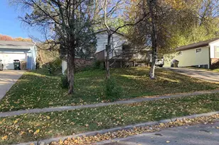 805-807 Brandie Rd, Madison, WI 53714 - Photo 4