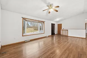 305 Mack Dr, Reedsburg, WI 53959 - Photo 4