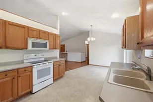 305 Mack Dr, Reedsburg, WI 53959 - Photo 12