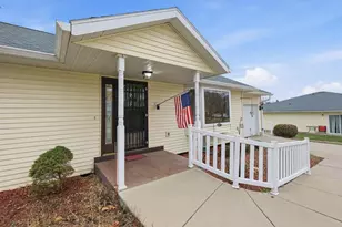 305 Mack Dr, Reedsburg, WI 53959 - Photo 2