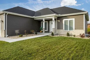 3715 Tanglewood Pl, Janesville, WI 53546 - Photo 4