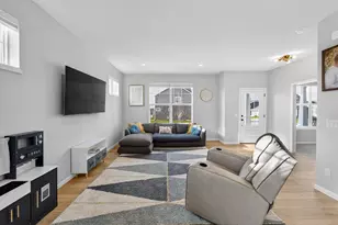 463 Crusader Pt, Waunakee, WI 53597 - Photo 8