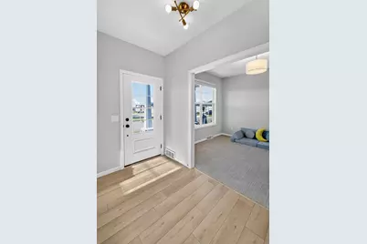 463 Crusader Point, Waunakee, WI 53597 - Photo 4