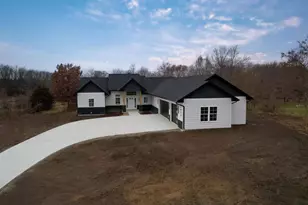 5611 N Vista Ln, Janesville, WI 53548 - Photo 4