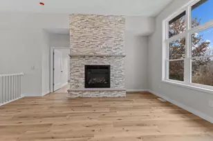 5611 N Vista Ln, Janesville, WI 53548 - Photo 18