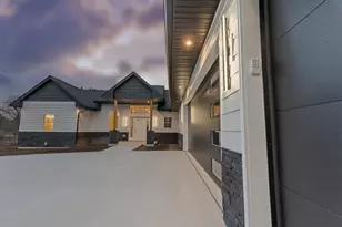 5611 N Vista Ln, Janesville, WI 53548 - Photo 10