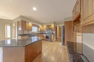 1819 W Aberdeen Dr, Janesville, WI 53545 - Photo 4