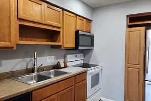 960 Rockefeller Ln, Madison, WI 53704 - Photo 8