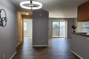 960 Rockefeller Ln, Madison, WI 53704 - Photo 4