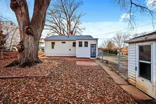 725 N Meadow Ln, Madison, WI 53705 - Photo 10