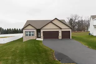501 Teri Lee Ln, Orfordville, WI 53576 - Photo 2